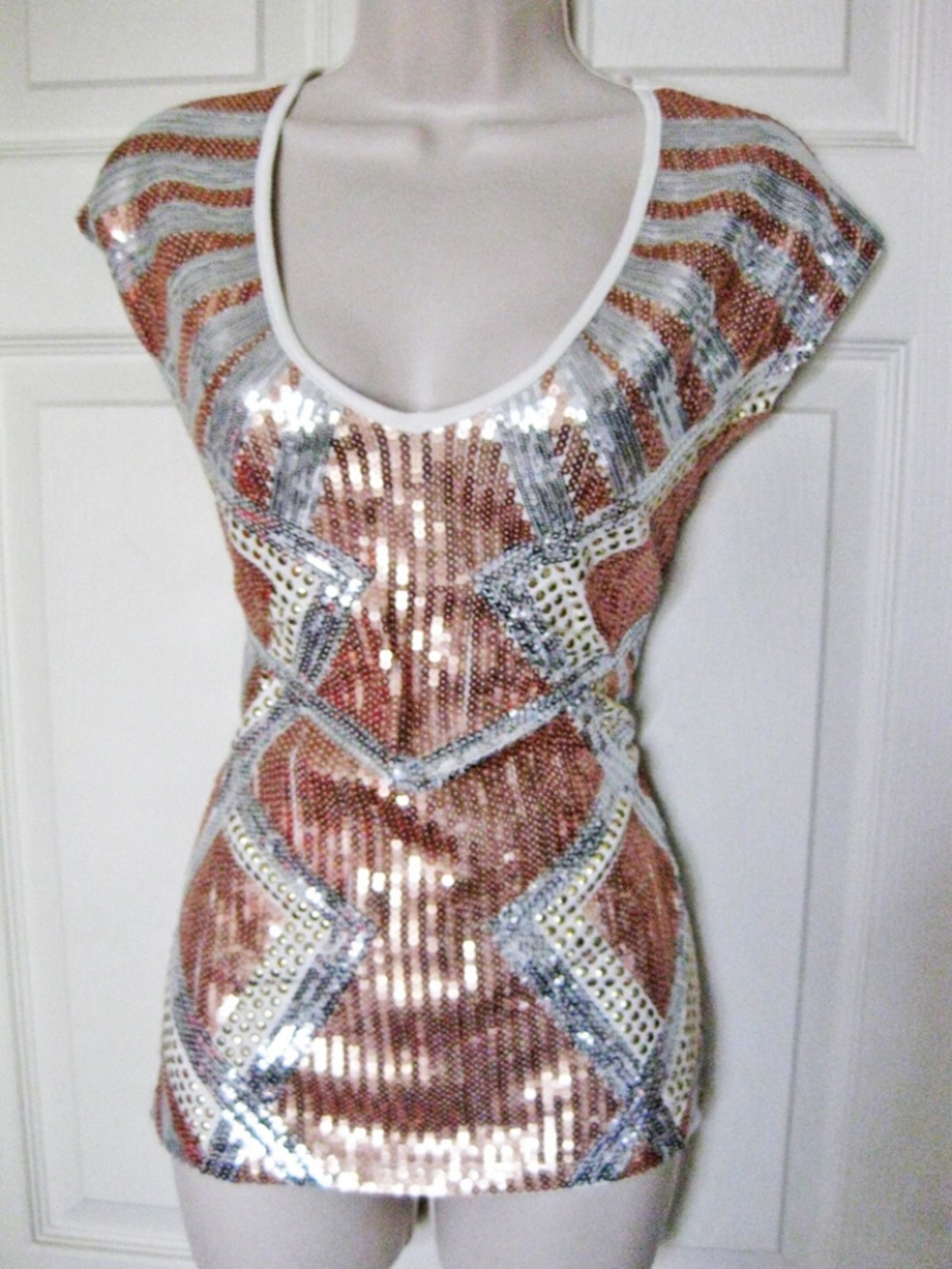 NWT Bebe 2b white silver gold sequin studded tee top